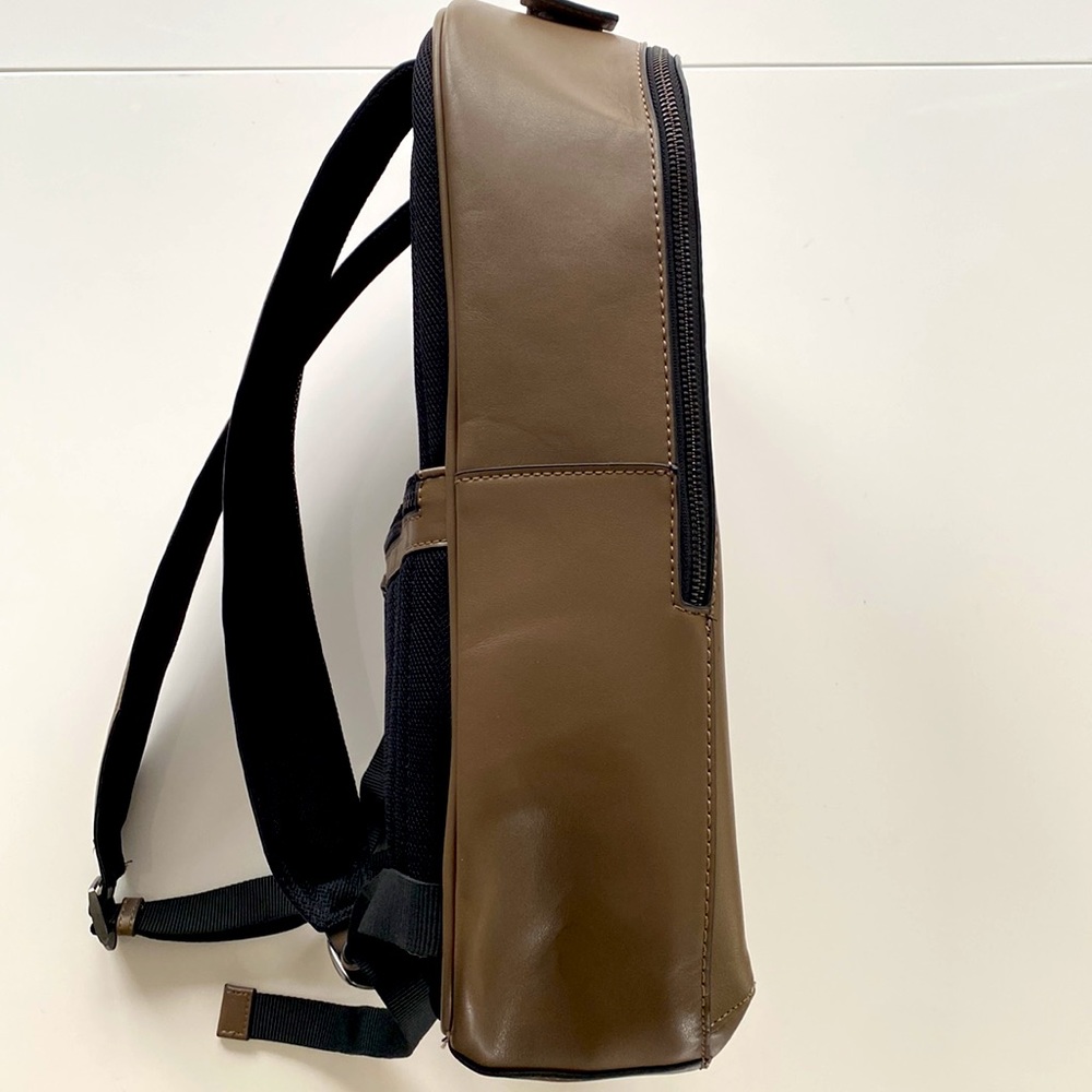 Zara’s Rectangular Backpack - Picture 5 of 5